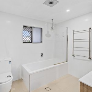 6 Davis Close, Manoora, QLD 4870 AUS