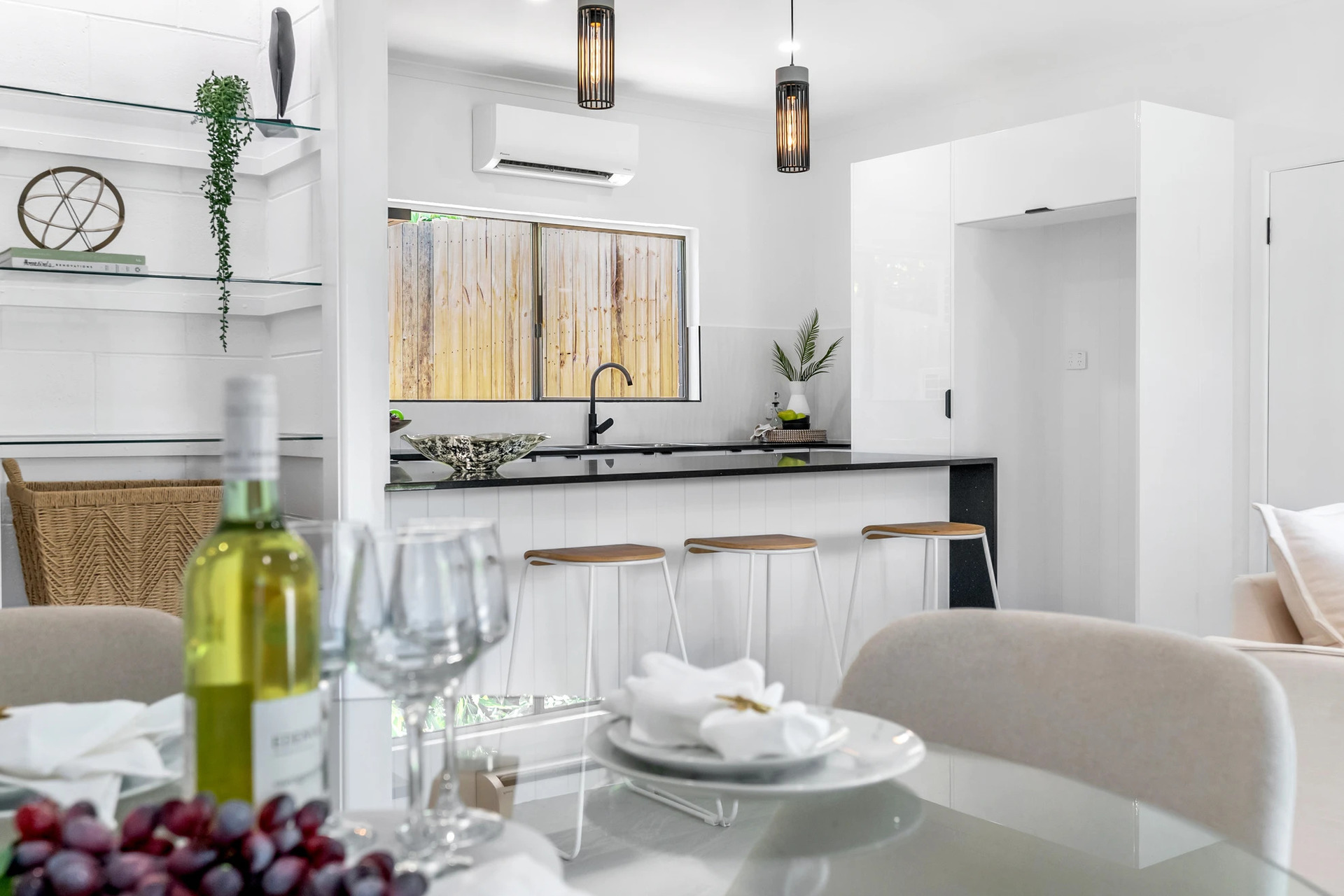 2/4 Primo Street, Freshwater - Image 1