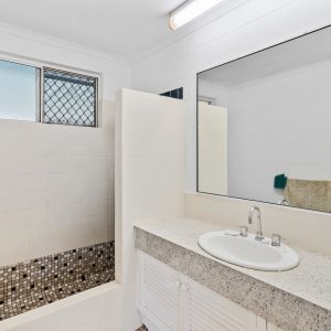 9 Armbrust Street, Manoora, QLD 4870 AUS