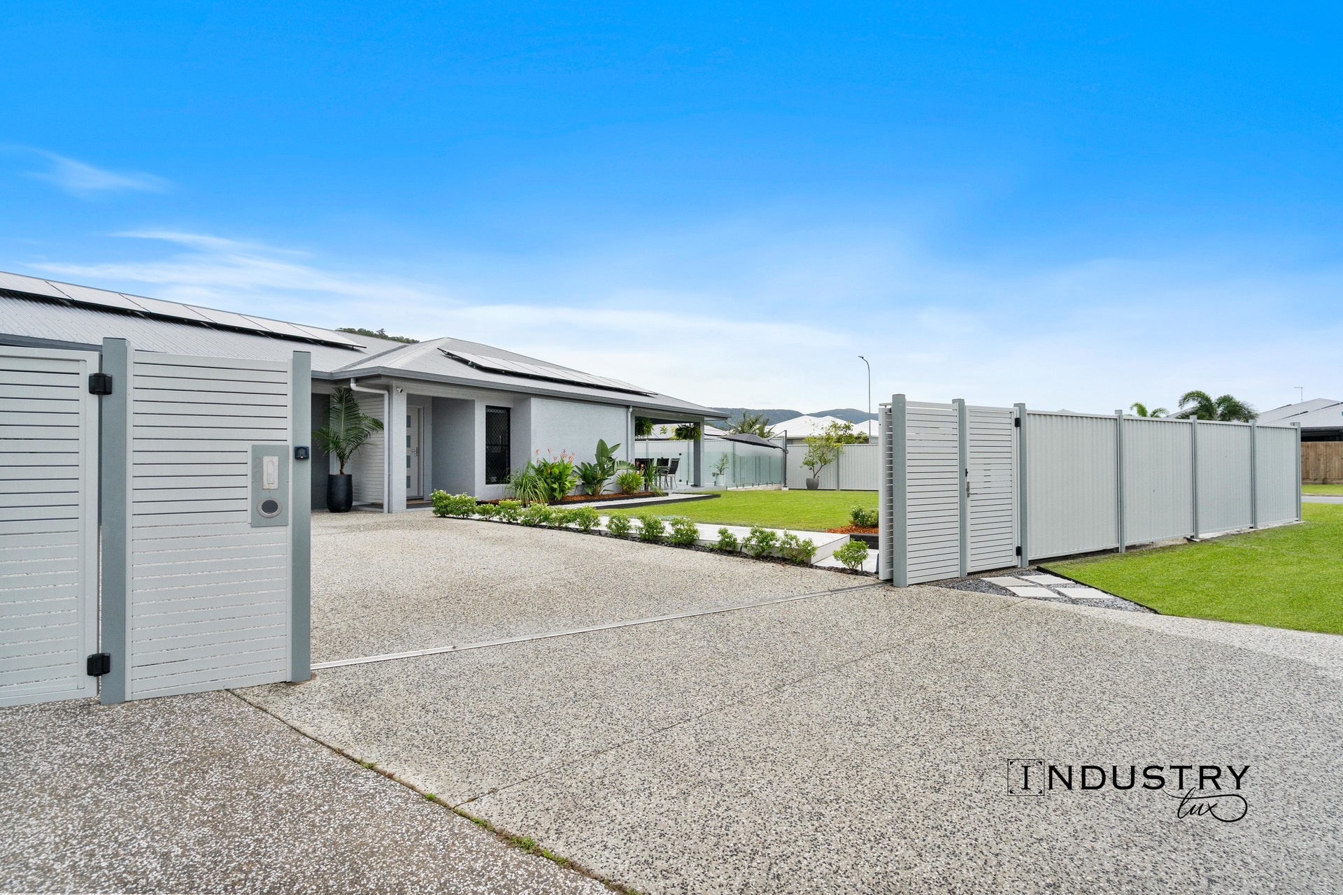 20 Wattledale Bend, Trinity Beach - Image 1