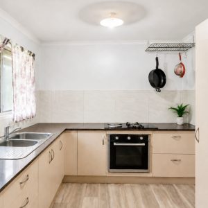 19 Marchant Street, Manoora, QLD 4870 AUS