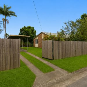 19 Marchant Street, Manoora, QLD 4870 AUS