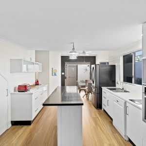 2/10 Hill Street, Manunda, QLD 4870 AUS