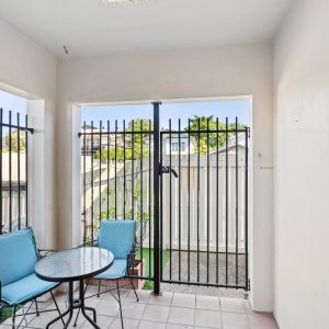 2/10 Hill Street, Manunda, QLD 4870 AUS
