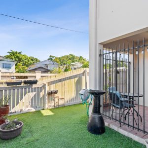 2/10 Hill Street, Manunda, QLD 4870 AUS