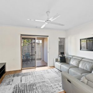 2/10 Hill Street, Manunda, QLD 4870 AUS
