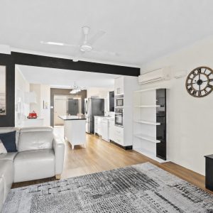 2/10 Hill Street, Manunda, QLD 4870 AUS