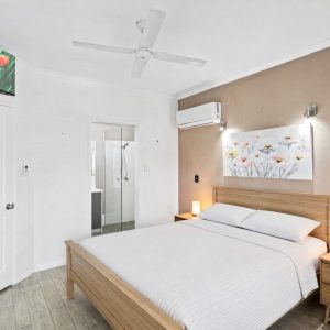 2/10 Hill Street, Manunda, QLD 4870 AUS