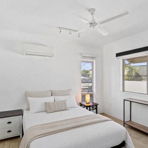 2/10 Hill Street, Manunda, QLD 4870 AUS