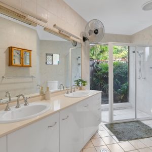 20 Leonard Street, Kewarra Beach, QLD 4879 AUS