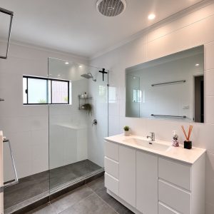 3 Elkhorn Close, Redlynch, QLD 4870 AUS