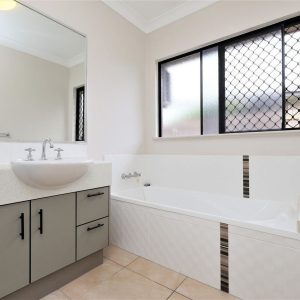4 Turon Close, Bentley Park, QLD 4869 AUS