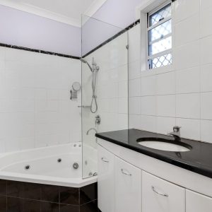 50 Golden Grove Drive, Bentley Park, QLD 4869 AUS