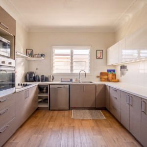 80 Mayers Street, Manunda, QLD 4870 AUS