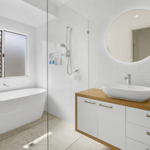 15 City View Crescent, Mooroobool, QLD 4870 AUS