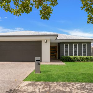 15 City View Crescent, Mooroobool, QLD 4870 AUS
