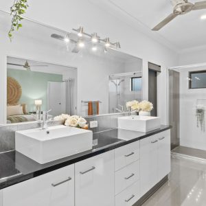30-32 Nicholas Street, Clifton Beach, QLD 4879 AUS