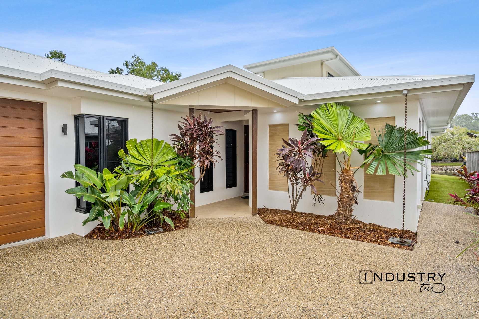 34 Blue Water Lane, Trinity Beach - Image 1