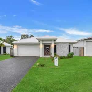 8 Headsail Drive, Trinity Beach, QLD 4879 AUS