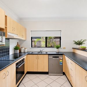 8 Cowie Close, Bentley Park, QLD 4869 AUS