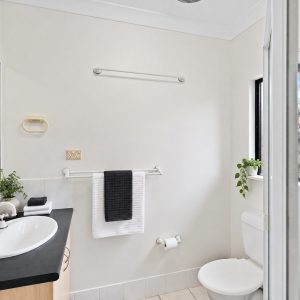 8 Cowie Close, Bentley Park, QLD 4869 AUS