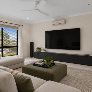 31 Elphinstone Street, Kanimbla, QLD 4870 AUS