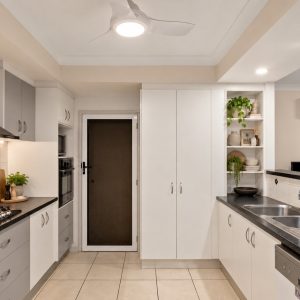 31 Elphinstone Street, Kanimbla, QLD 4870 AUS