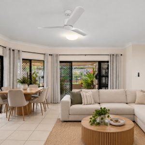 31 Elphinstone Street, Kanimbla, QLD 4870 AUS