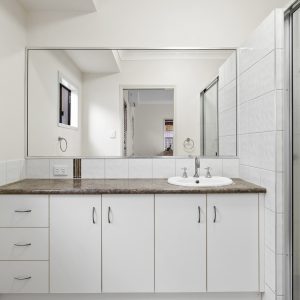 31 Elphinstone Street, Kanimbla, QLD 4870 AUS