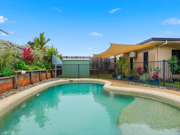 31 Elphinstone Street, Kanimbla, QLD 4870