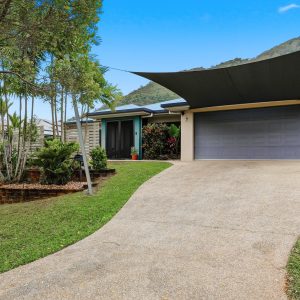 31 Elphinstone Street, Kanimbla, QLD 4870 AUS