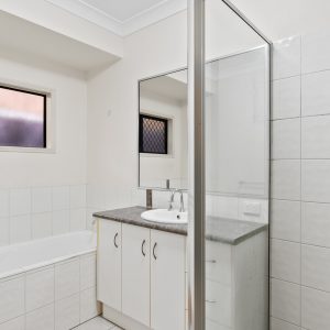 31 Elphinstone Street, Kanimbla, QLD 4870 AUS