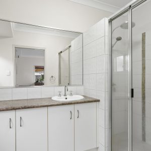 31 Elphinstone Street, Kanimbla, QLD 4870 AUS