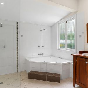 18 Bolton Street, Whitfield, QLD 4870 AUS