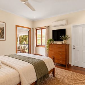 18 Bolton Street, Whitfield, QLD 4870 AUS