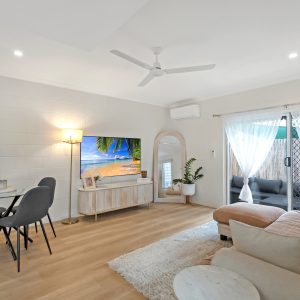 1/8 Short Street, Redlynch, QLD 4870 AUS