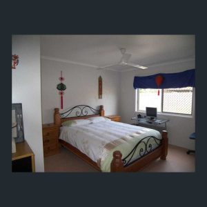 17 Long Street, Mooroobool, QLD 4870 AUS