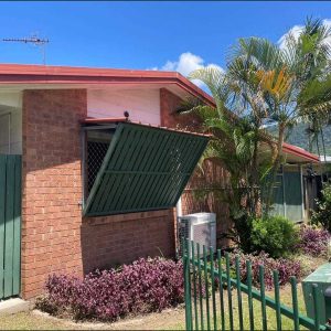 17 Long Street, Mooroobool, QLD 4870 AUS
