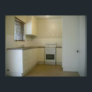 17 Long Street, Mooroobool, QLD 4870 AUS