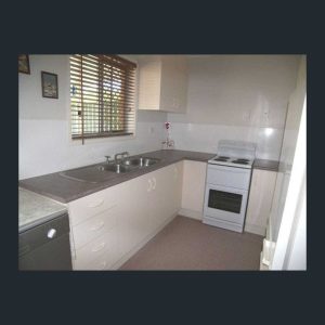 17 Long Street, Mooroobool, QLD 4870 AUS