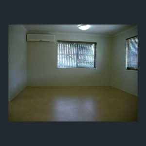 17 Long Street, Mooroobool, QLD 4870 AUS