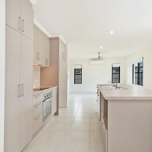27 Disney Street, White Rock, QLD 4868 AUS