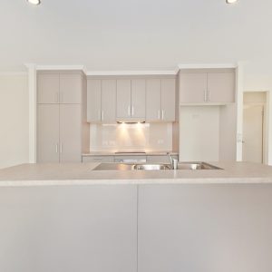 27 Disney Street, White Rock, QLD 4868 AUS