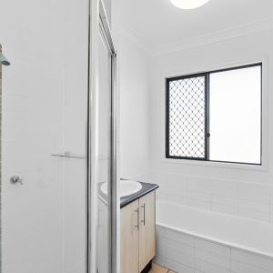 12 Hopkins Street, White Rock, QLD 4868 AUS