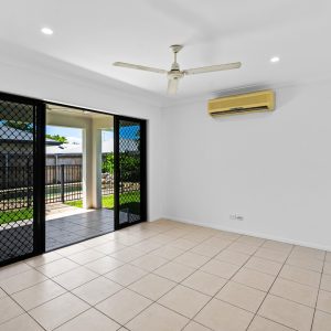 12 Hopkins Street, White Rock, QLD 4868 AUS