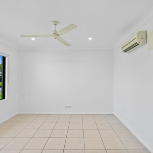 12 Hopkins Street, White Rock, QLD 4868 AUS